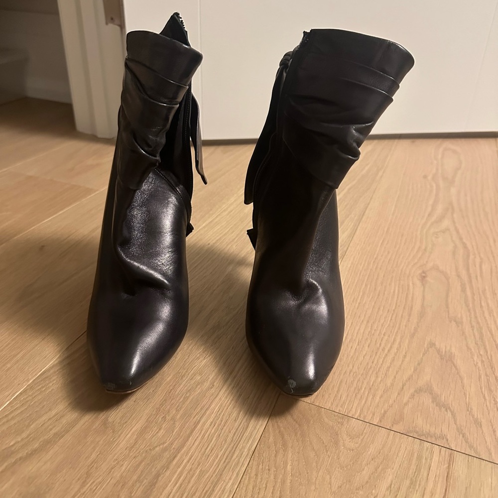 Alexander McQueen Bow Boots. Black size 39.5